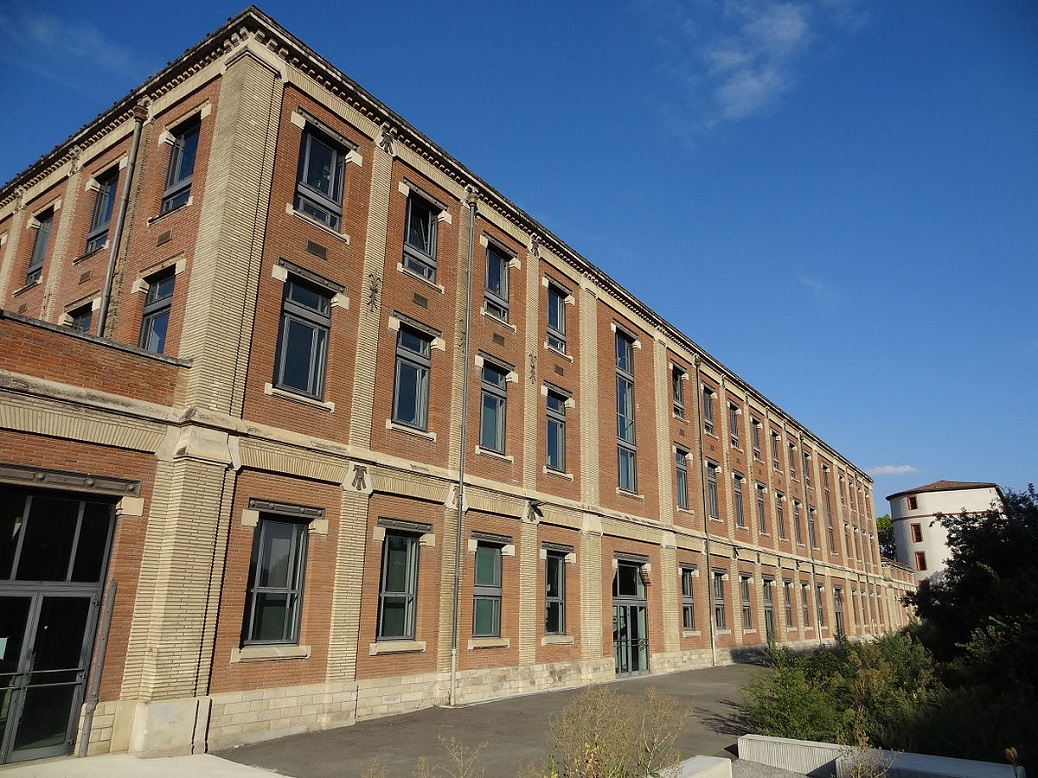 1200px-Manufacture_des_Tabacs_de_Toulouse,_façade_arrière