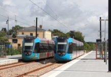 Deux tram-train en gare de Châteaubriant Photo Cramos – Travail personnel Creative Commons