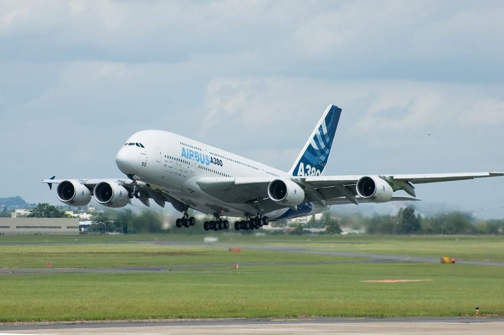 Sommet de l’aviation : la « déclaration de Toulouse » épinglée pour son « indigence »