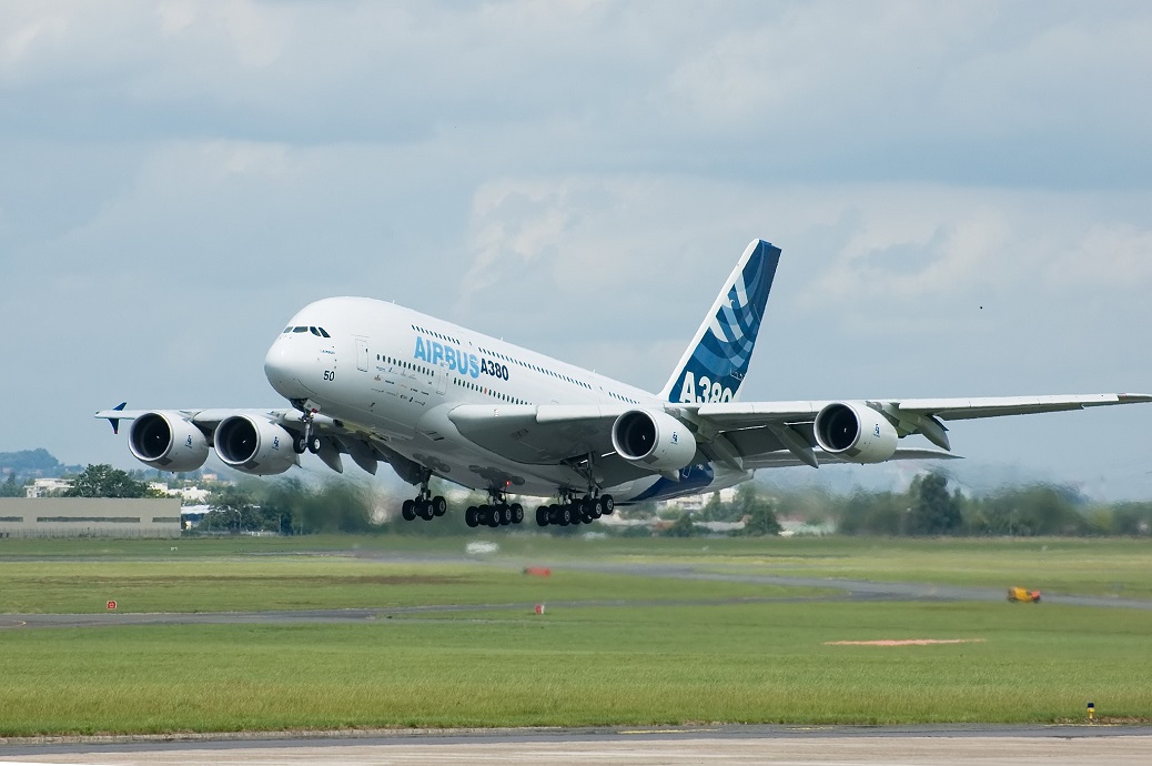 Sommet de l’aviation : la « déclaration de Toulouse » épinglée pour son « indigence »