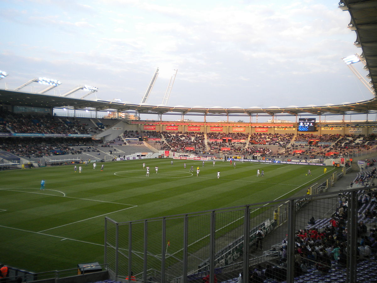 1200px-Stadium_TFC_LOSC_mai2013_2