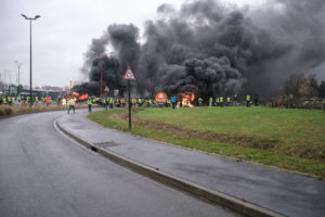 Gilets jaunes : répondre par le bas à l’urgence démocratique