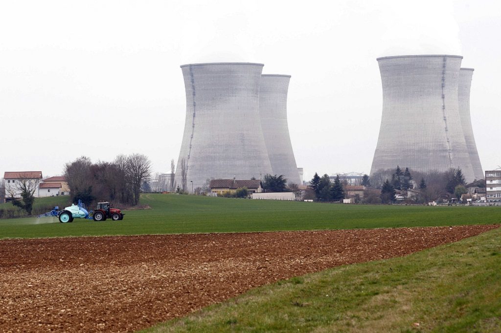 Au Bugey, un projet de rachat de terres attise la crainte d’un nouvel EPR