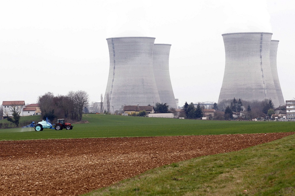FRA: Demonstration at Bugey nuclear plant