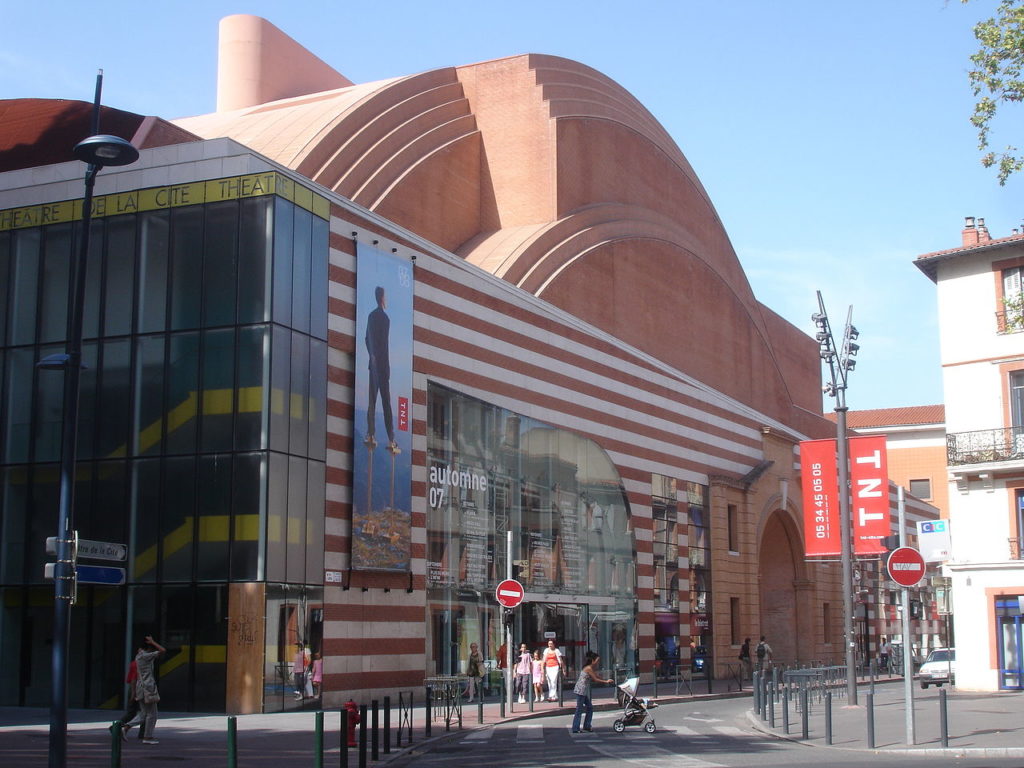 Un local de campagne au théâtre national de la Cité ?