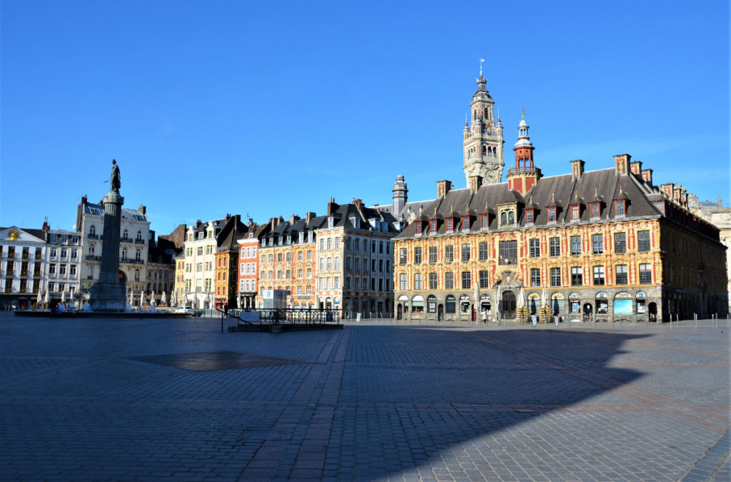 [En images] Lille : le printemps est là, le coronavirus aussi