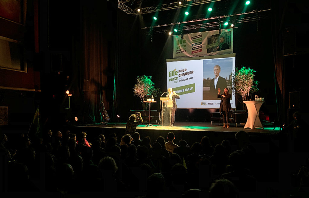 #OnRefaitLeMeeting : Stéphane Baly à l’attaque dans une salle à moitié vide