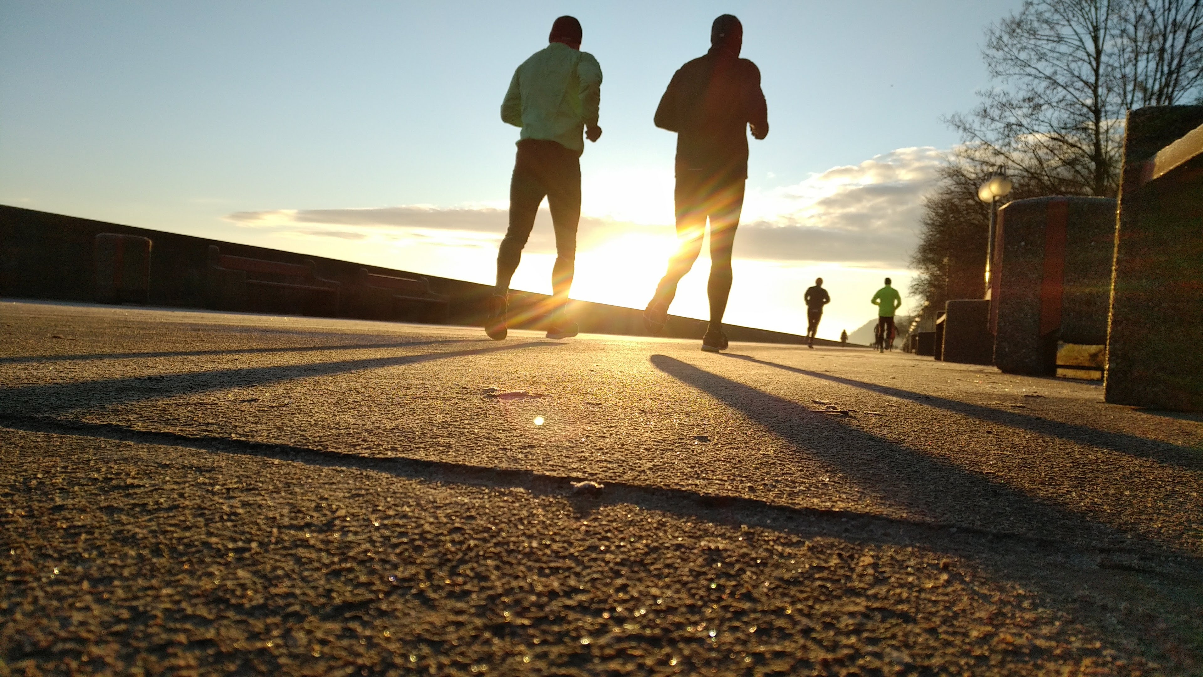 Confinement : a‑t‐on le droit de sortir pour faire un jogging à plusieurs ?