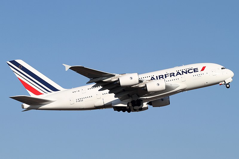 Tribune – Air France et les compagnies à bas-coût : repenser l’avenir du transport aérien