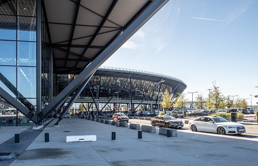 À l’aéroport Lyon Saint‐Exupéry, Vinci veut faire payer la crise aux salariés