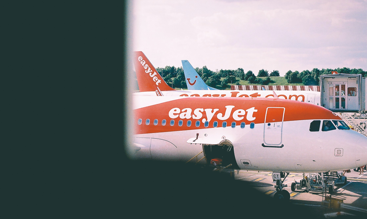 Un avion de la compagnie Easyjet sur le tramc d’un aeroport
