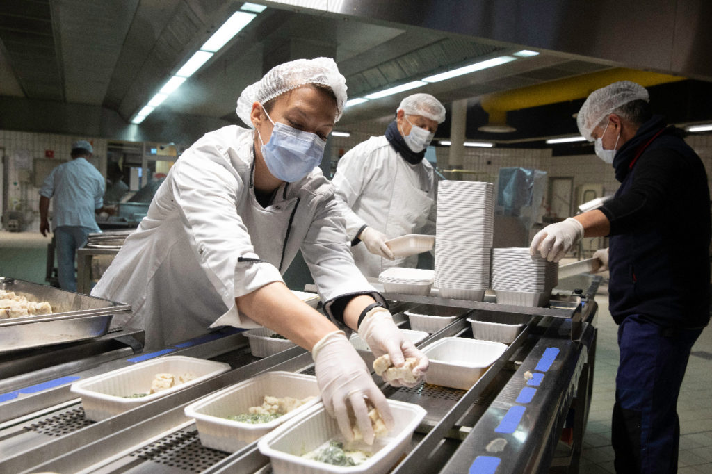 Cantines scolaires de Toulouse : encore du plastique au menu