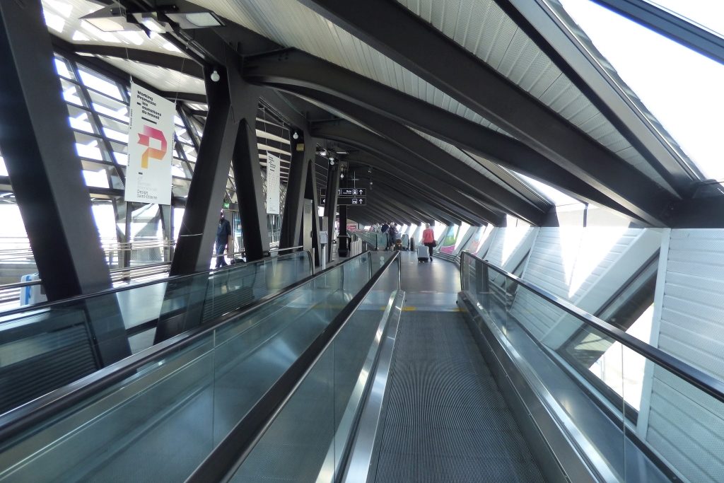 Aéroports de Lyon : l’inspection du travail retoque le plan de suppressions d’emplois de Vinci