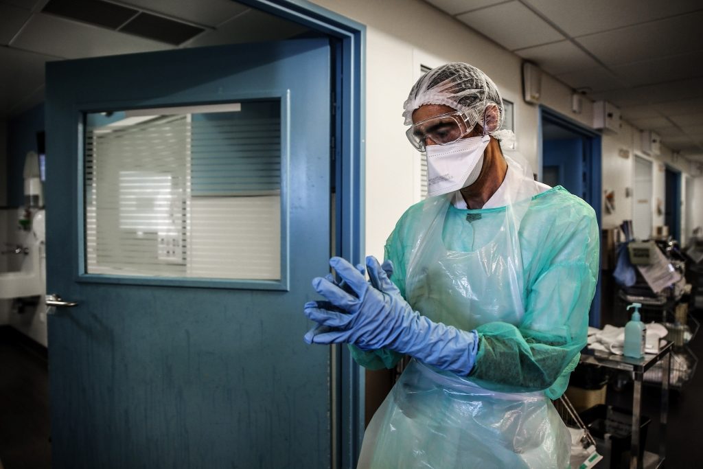 Masques, gants, blouses : les Hospices civils de Lyon sont‐ils assez équipés pour affronter la deuxième vague ?