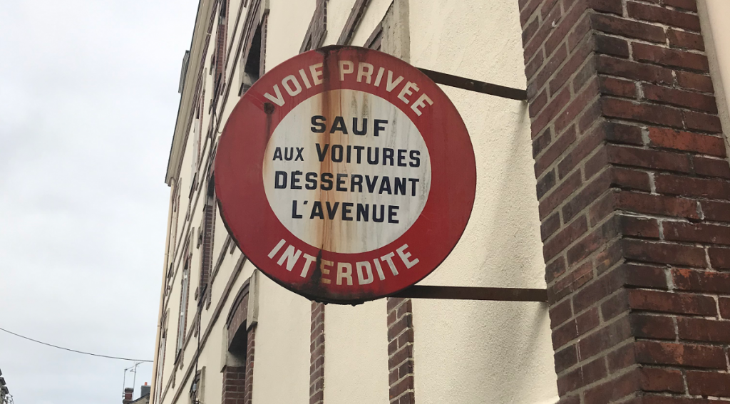 Pour vivre heureux, vivons en retrait : à Nantes, un tiers des rues sont « privées »