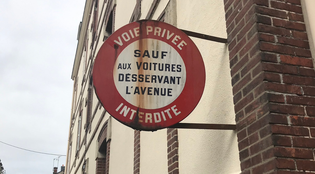 unevoiesprivées