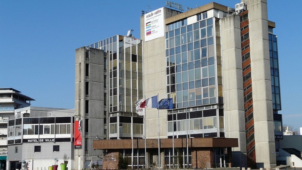 « Taré, malade, facho de merde » : une adjointe à la maire de Vaulx‐en‐Velin condamnée pour injures