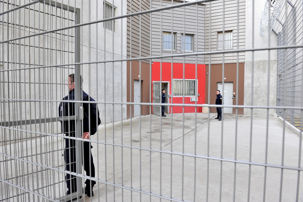 Corbas (69) : Gardiens de prison au centre penitentiaire de Lyon-Corbas.