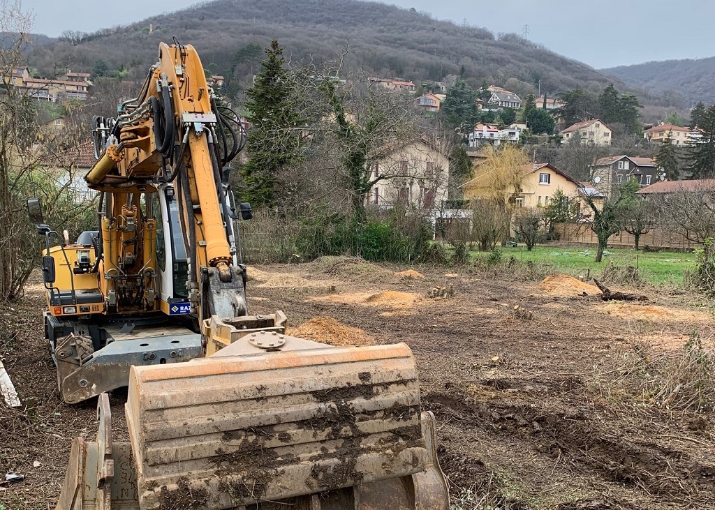 À Couzon-au-Mont‑d’Or, le maire dézingue un petit bois pour un parking sans s’encombrer du plan local d’urbanisme