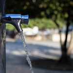 Un robinet dans un jardin public à Lyon