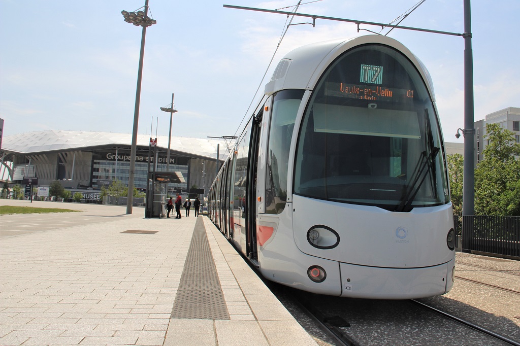 Dans l’Est lyonnais, le « tramway Aulas » roule à vide