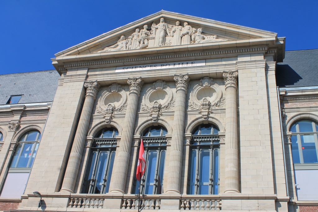 Le tribunal administratif annule le « poste à moustache » de Sciences Po Lille