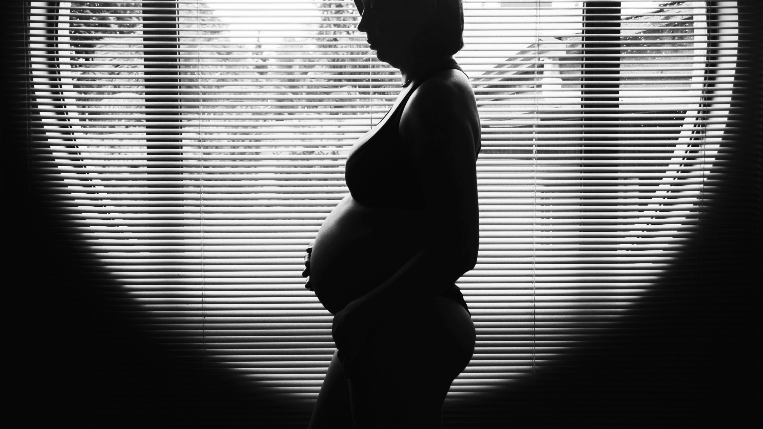 silhouette-light-black-and-white-woman-white-photography-37196-pxhere.com(1)