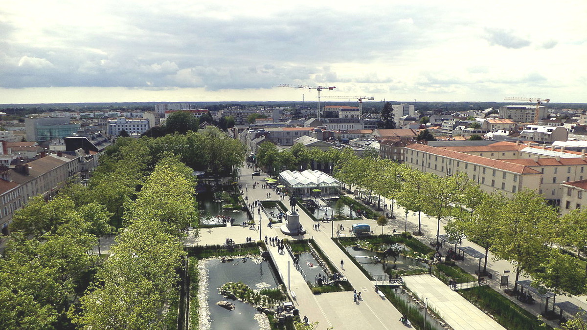 Place_Napoléon_de_La_Roche-sur-Yon_depuis_l’église