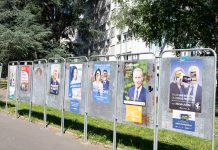 Panneaux électoraux des élections régionales à la Boissière