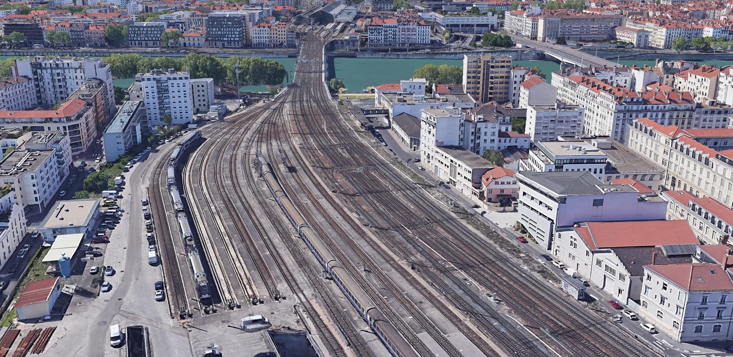 Lyon vue du ciel : des trains peuvent en cacher d’autres
