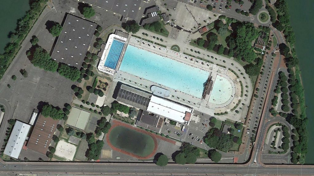 Toulouse vue du ciel : Viens faire un plouf dans ma piscine !