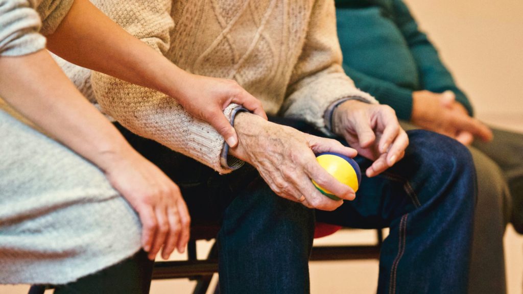 Dans les Hauts‐de‐France, quatre personnes âgées sur dix souffrent de solitude