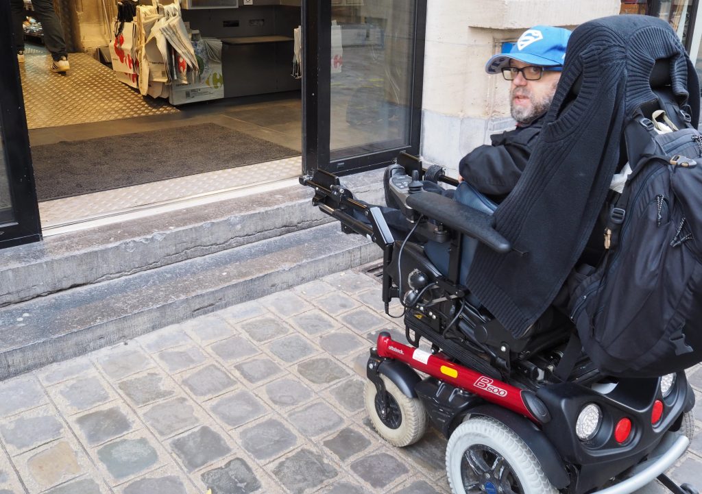 Handicap à Lille : « entrer dans les commerces, c’est le parcours du combattant »