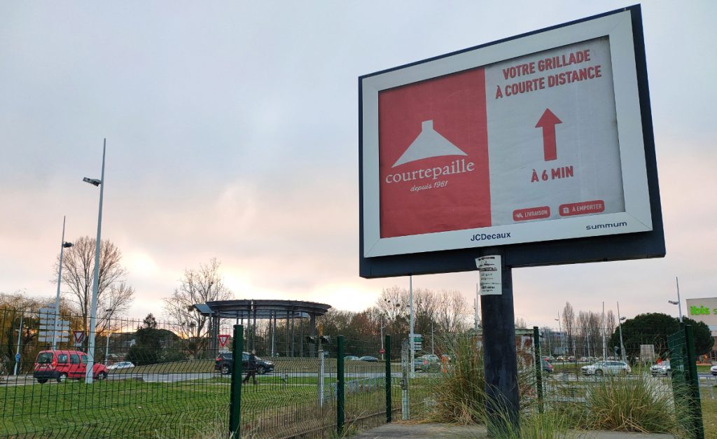 Publicité : combien de panneaux disparaîtront‐ils de Nantes et quel manque à gagner pour la Métropole ?