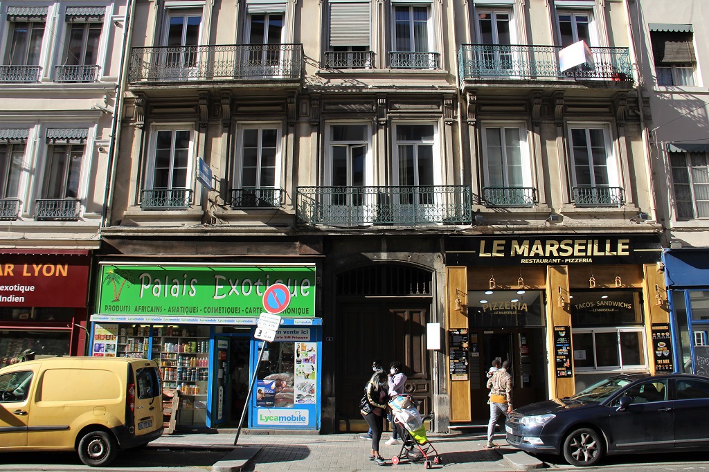 Entre kebabs et bars à vins, les commerces de la Guillotière, reflets d’un quartier en pleine recomposition