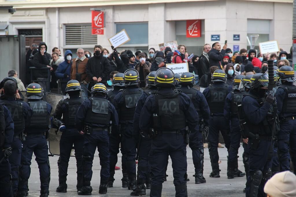 2022-03-Antifas-Guillotiere-ExtremeDroite-Policiers