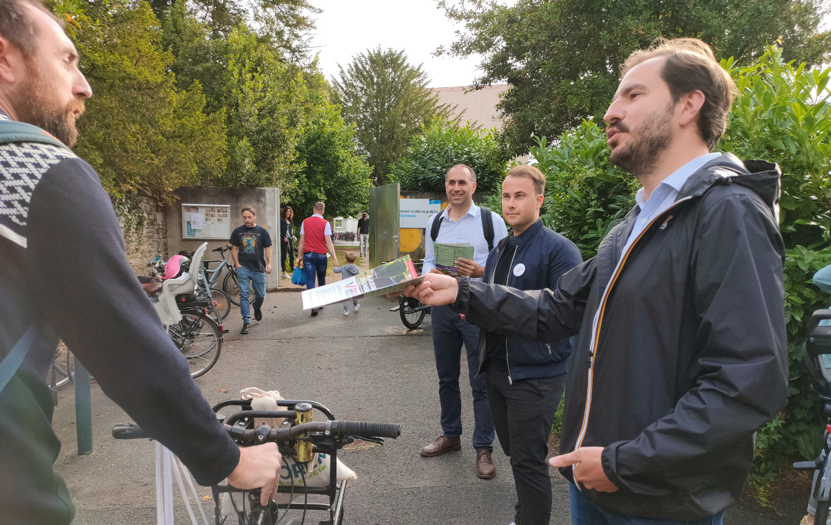 2022-06-Nantes-législatives-Circo1-Benbrahim-tractage-PS