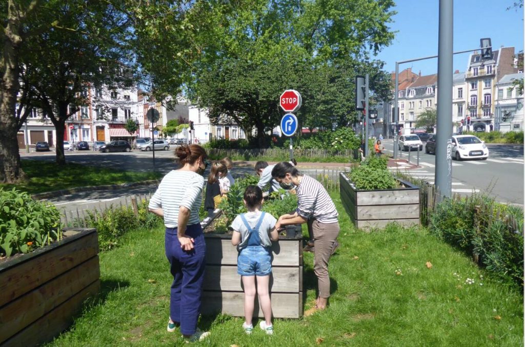 À Lille, des habitants se réapproprient une place dominée par les voitures