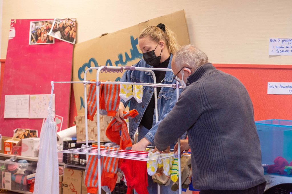 À Lille, l’association qui donne une nouvelle vie aux chaussettes orphelines