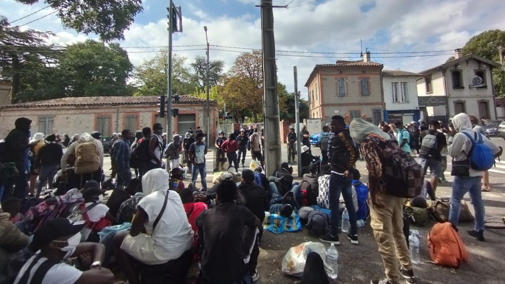 Une centaine de personnes à la rue, après l’évacuation de l’ancien centre d’accueil de mineurs exilés à Toulouse