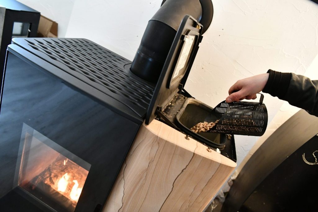 À Lille, les dérives de la prime au chauffage au bois de la MEL