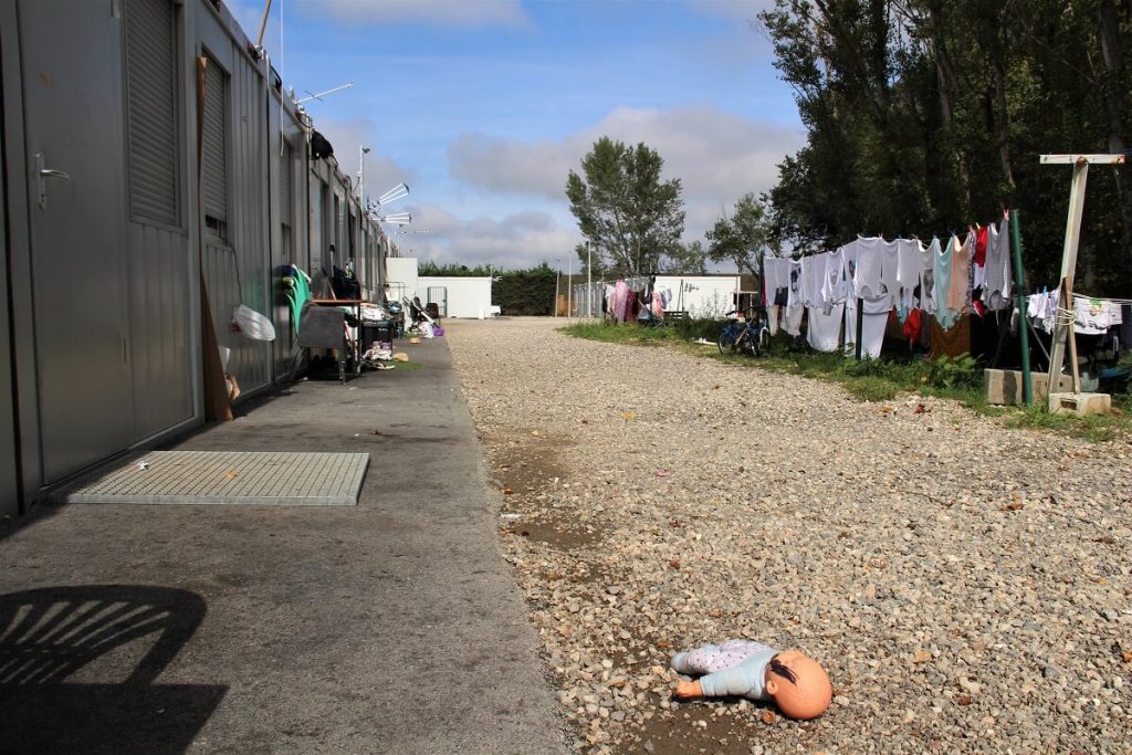 Près de Lyon, 90 sans‐papiers coincés dans un centre « d’urgence » depuis parfois… sept ans