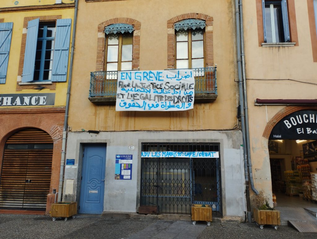 La Case de santé sommée de retirer une banderole « polluante »