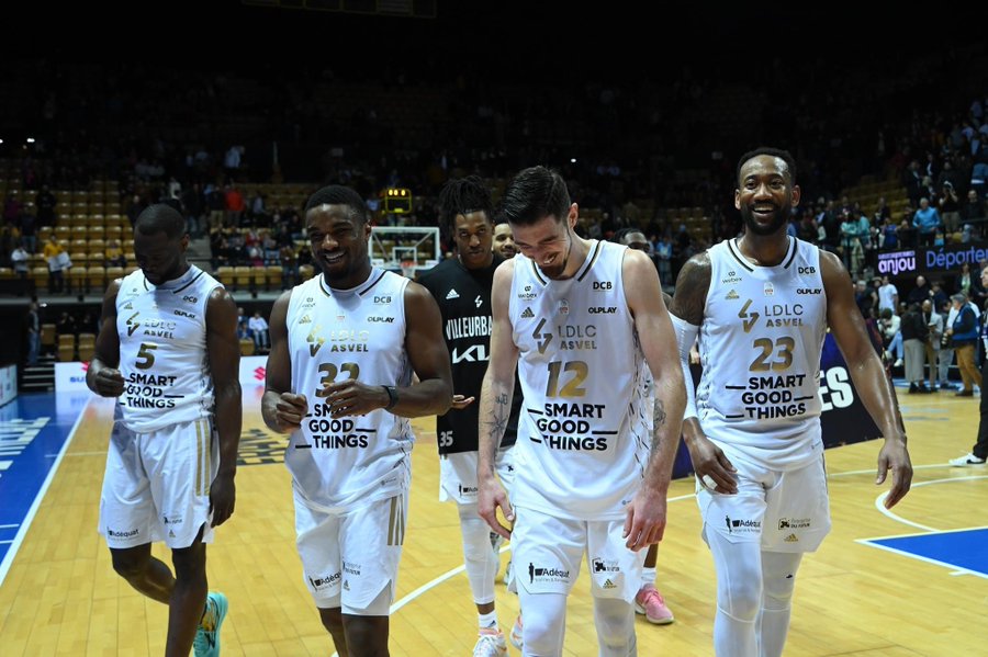 2023-03-Asvel-NandoDeColo