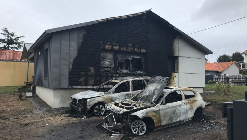 Menacé par l’extrême droite, le maire de Saint‐Brévin visé par un incendie criminel