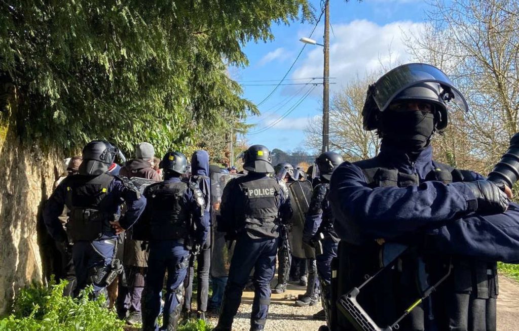 Victimes de violences sexuelles lors d’une fouille de la police, des étudiantes nantaises témoignent