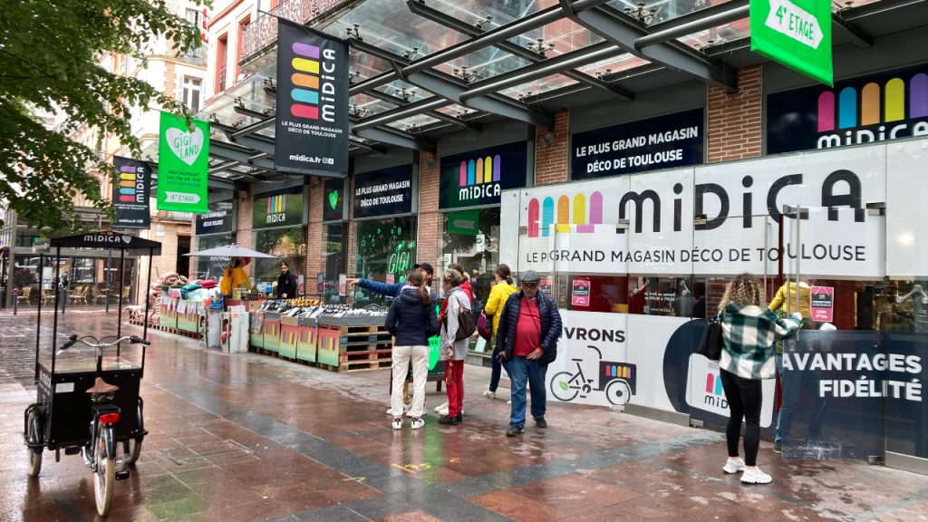 Salariés en pleurs et harcèlements : la face sombre du magasin Midica à Toulouse