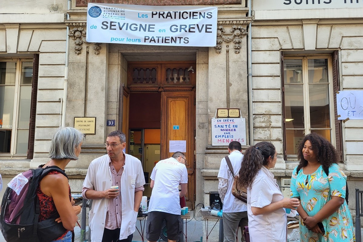 « Ce sont les plus fragiles qu’on abandonne » : à Lyon, la fermeture du centre de santé Sévigné ne passe pas