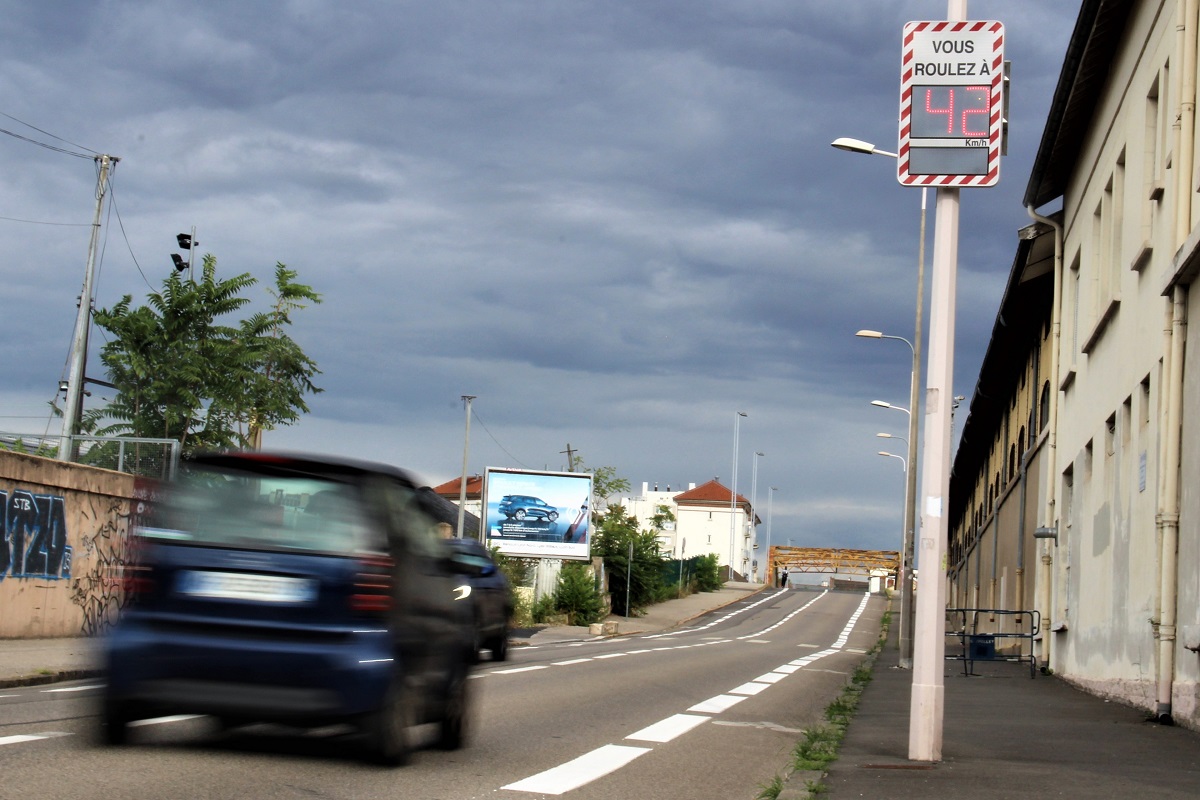 Jusqu’à 140 km/h en Presqu’île : à Lyon, le mirage de la « ville à 30 km/h »