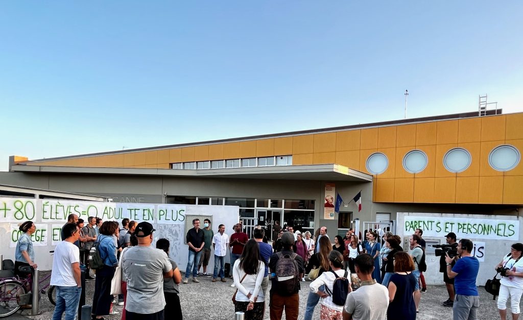 Le personnel et les parents d’élèves bloquent le collège Maurice Bécanne à Toulouse